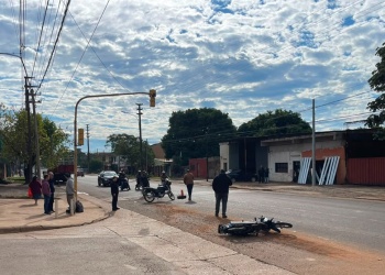 Dos motociclistas lesionados tras choque en Posadas