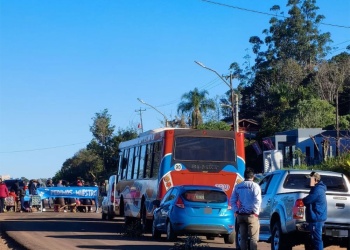 Padres cortan la ruta 17 para reclamar designación  de docentes en un aula satélite