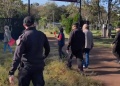 “Pasame el machete”: mujer de 74 años fue detenida tras romper orden judicial y morder a una oficial