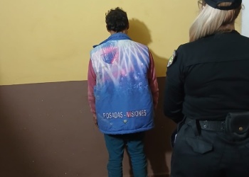 Lo encontraron dentro de una escuela de Posadas y terminó demorado