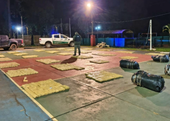 Embistió un control de Gendarmería, escapó y abandonó más de una tonelada de marihuana en Misiones