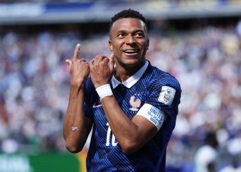 Francia arrancó con el pie derecho y Mbappé se convirtió en el máximo goleador francés en los Mundiales