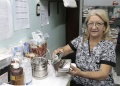 Elba, la guardiana del consultorio 25 en el Hospital Pediátrico