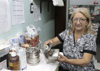 Elba, la guardiana del consultorio 25 en el Hospital Pediátrico
