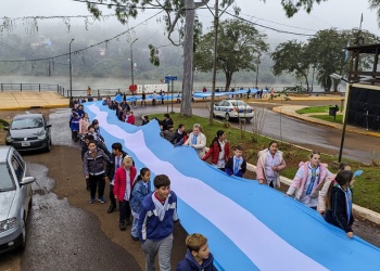 El Soberbio desplegó una bandera de 120 metros en una nueva edición del Banderazo Patriótico