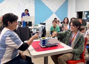 “8 Bits: Programando Experiencias”: jornada gratuita para acercar la tecnología a la comunidad