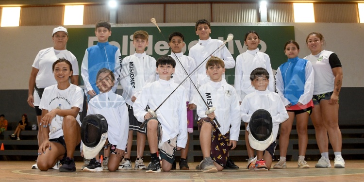 EN POSADAS. Aunque no es un deporte masivo, la esgrima se practica en Posadas y tiene 15 participantes de entre 7 y 14 años que sueñan con estar nuevamente en los Juegos Evita.