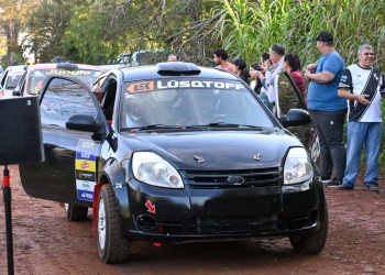 Jardín América vivió una multitudinaria largada simbólica y el Rally Misionero ya acelera hacia su tercera fecha