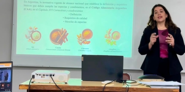DEFENSA. López buscaba diseñar un protocolo de análisis accesible y halló indicios de adulteración en muestras de especias y condimentos a granel.