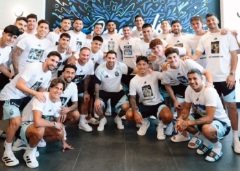 Messi volvió a cumplir años junto a la “Albiceleste” y los jugadores le hicieron un regalo especial