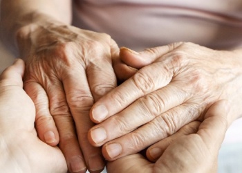 ¿Qué es la enfermedad de Parkinson que padecía el Indio Solari?