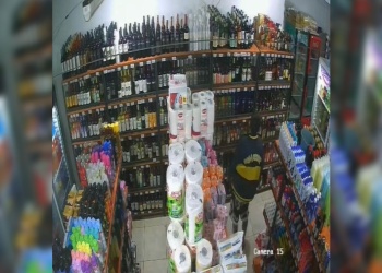La campera de Boca lo delató: cayó un joven de 24 años acusado de robar botellas de whisky en un comercio de Garupá