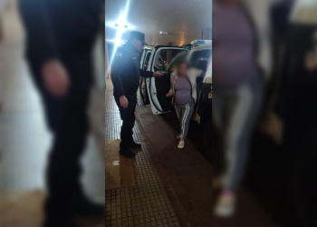 Policías asistieron a una embarazada con contracciones y la trasladaron al SAMIC de Oberá