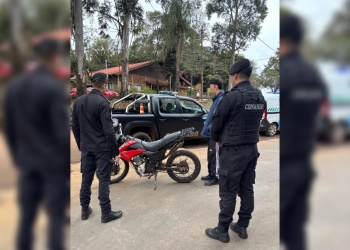 Sorprendieron a dos sospechosos mientras desarmaban una motocicleta robada y escaparon antes de ser detenidos