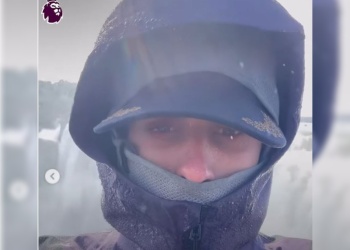 Un futbolista italiano campeón en Inglaterra visitó las Cataratas del Iguazú durante sus vacaciones
