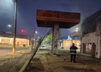 Controlaron un incendio en el edificio de una ex estación de servicio de Posadas