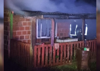 Incendio destruyó una vivienda en Santiago de Liniers: la dueña fue asistida y dio positivo en alcoholemia
