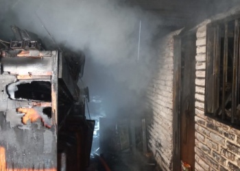 Incendio causó daños en una vivienda y depósitos de Posadas