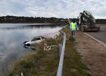 Tragedia: cuatro hermanas fallecieron tras despistar y caer a una laguna
