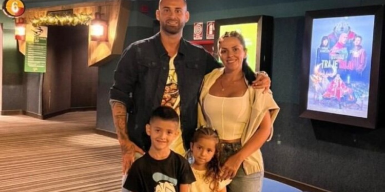 Lucas Trejo, futbolista argentino y su familia.