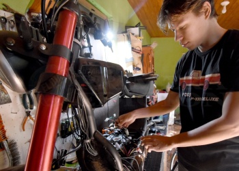 Crece el uso de monopatines, bicis y motos eléctricas, pero también la demanda de arreglos