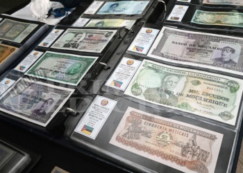 Tesoros que cuentan historias: una muestra única de monedas, billetes y sellos