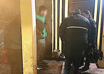 Para repeler un presunto intento de robo, un policía baleó a un joven