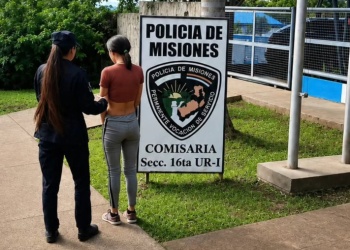 Una joven subió a una camioneta en un semáforo, exigió dinero para bajar y terminó tras las rejas