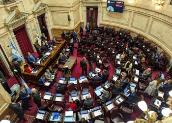 El Senado se quedó sin quórum y volvió a frenarse la interpelación a Adorni