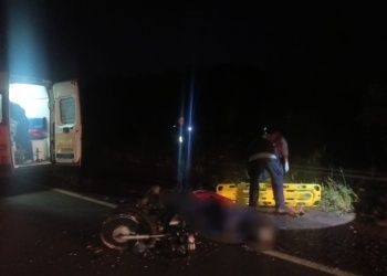Un motociclista murió y otro sufrió heridas graves tras un choque en Irigoyen