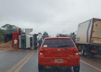 Operativo de emergencia en la ruta 14 tras el vuelco de un camión cargado con gasoil