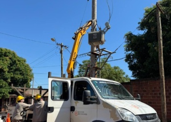 Invertirán más de $800 millones para regularizar el servicio eléctrico en tres barrios de Puerto Iguazú