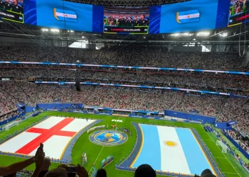 Emoción y silbidos: así se vivió el himno argentino antes del duelo con Inglaterra