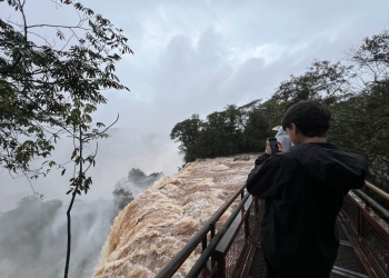 El caudal del río Iguazú comenzó a bajar, pero la Garganta del Diablo continúa cerrada