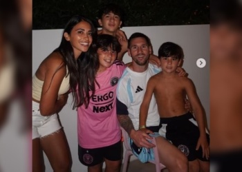 “Juntos de nuevo”: Antonela Rocuzzo graficó el reencuentro con Lionel Messi y sus hijos