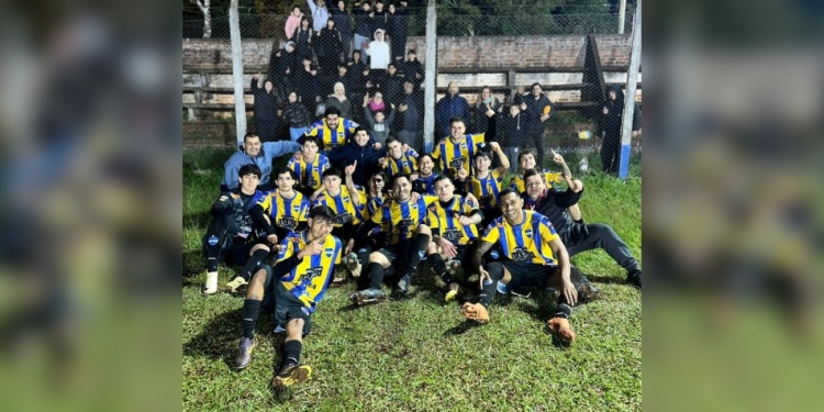 EN LA LUCHA. Atlético Iguazú pelea por quedarse con el primer puesto./ Foto gentileza A. Iguazú