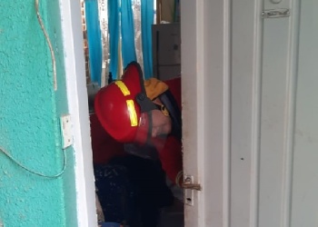Posadas: asisten a dos adultas mayores que quedaron atrapadas en su propio departamento
