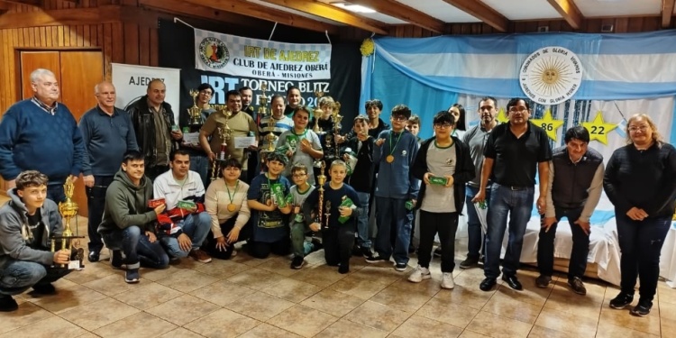 PROTAGONISTAS. Los ganadores de cada categoría se llevaron su premio./ Gentileza CAO