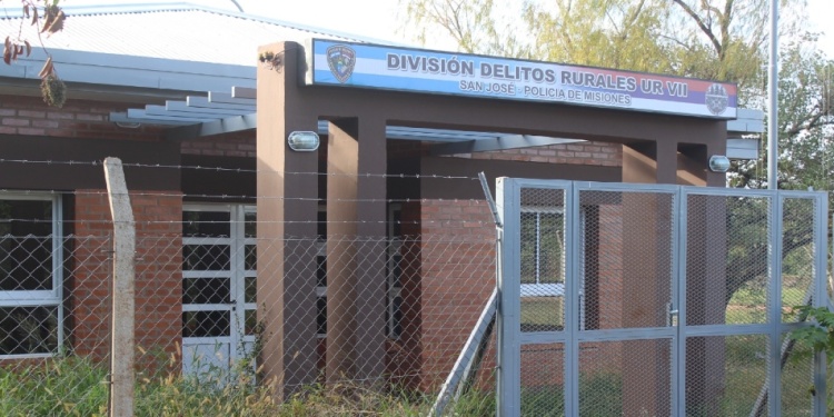 EXPECTATIVAS. La comunidad espera su comisaría porque en una división “no se pueden hacer denuncias”, sostuvo el presidente barrial Mario Rivas. A la derecha el antecedente de la obra en 2006.