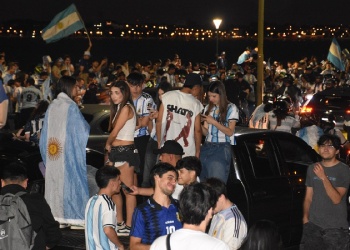 En Posadas la gente salió a reconocer y celebrar lo hecho por Argentina a lo largo del Mundial 2026