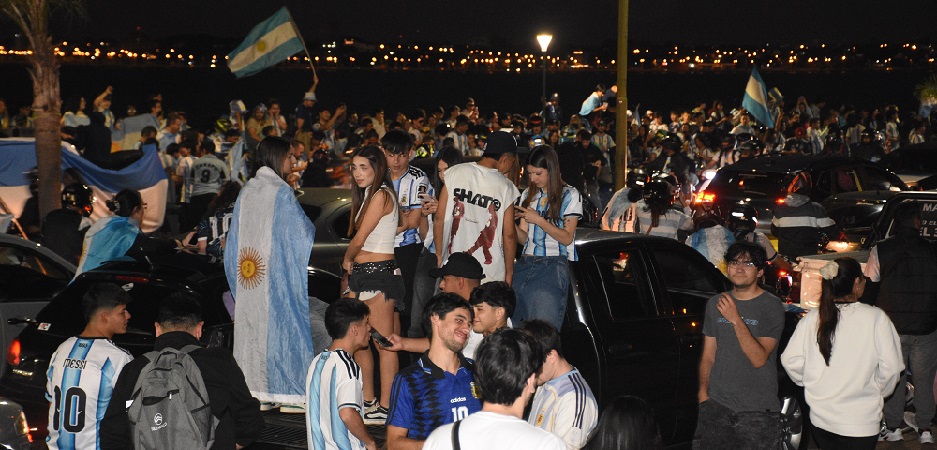 En Posadas la gente salió a reconocer y celebrar lo hecho por Argentina a lo largo del Mundial 2026 - Primera Edición