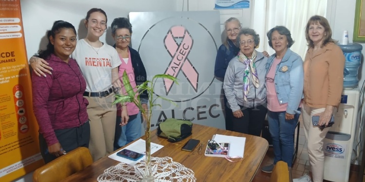 EQUIPO. Miembros de la comisión directiva, junto a colaboradores y algunos voluntarios del LALCEC. /A. Smialkowski