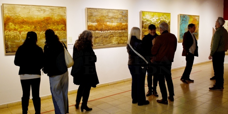 UNIVERSOS CREATIVOS. Gabriela Celano y Analía Traversaro presentan “Dos miradas, una esencia”, una muestra que reúne la abstracción y el paisaje misionero en el Museo Juan Yaparí.