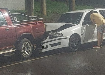 Conductora se descompensó y chocó contra una camioneta en Posadas