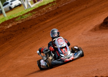 La adrenalina pudo más y los “fierritos” le pusieron calor al Karting de Tierra