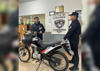 Robaron una moto, la dejaron abandonada y escaparon en Posadas