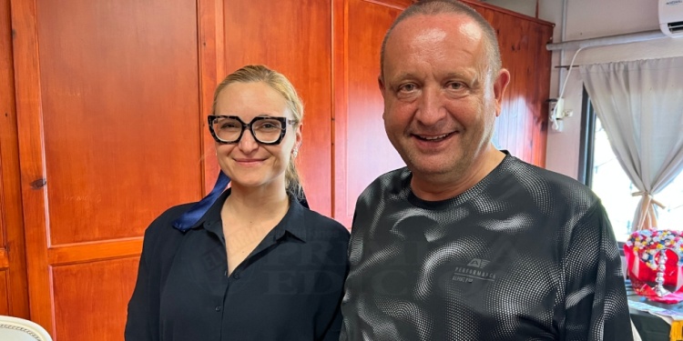 ZACHAR JUNTO A LUKÁČOVÁ. “Nos fascina lo que los compatriotas son capaces de organizar cada año”, destacaron.