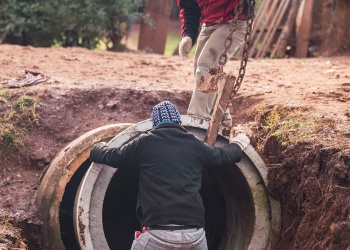 Alem avanza con obras de entubado para mejorar el drenaje en “Espacio Verde”