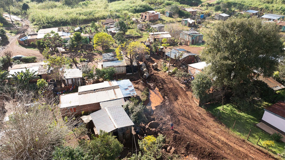 Alem avanza con obras de entubado para mejorar el drenaje en “Espacio Verde”
