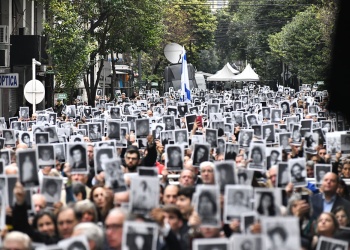 A 32 años del atentado, la AMIA reclamó destrabar el juicio en ausencia y alertó por la Triple Frontera
